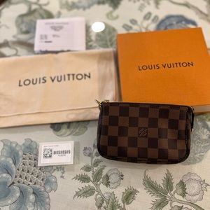 ♥️♥️SOLD♥️♥️ Louis Vuitton Mini Pochette Damier Ebene Made in France